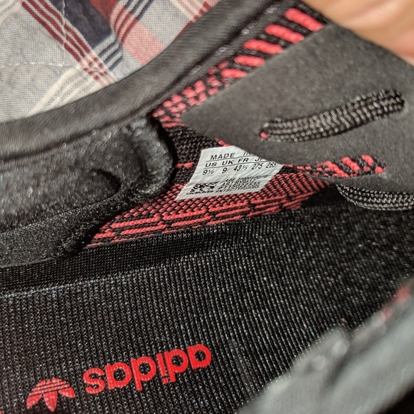 adidas Yeezy Boost 350 V2 Core Black Red - Picture 3 of 5